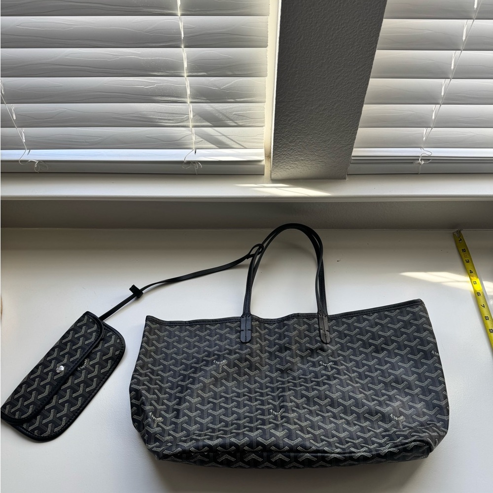 Stylish Black Tote Bag - Picture 3 of 4